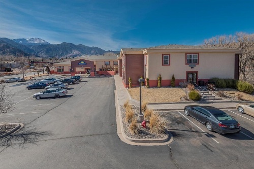 Days Inn by Wyndham Manitou Springs image 39